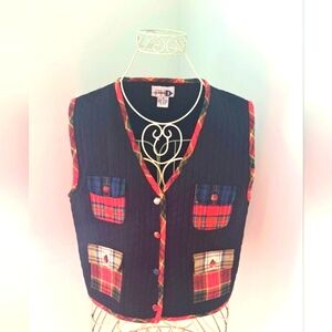 Vintage Women's Paul Harris Design Lightweight Quilted Vest With Plaid Trim.